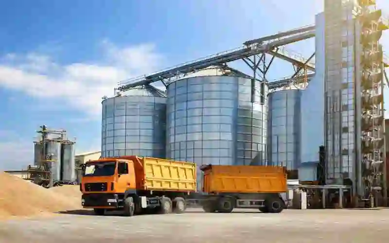 Camión pesado para transporte en la obra